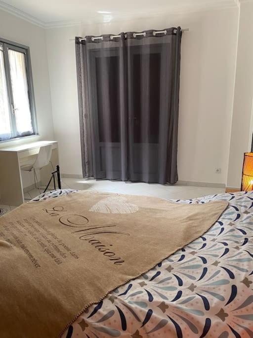 Villa Serenice - F2 Au Calme, Climatise, Wifi Et Parking Gratuit Bagian luar foto