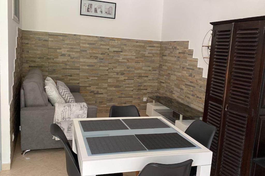 Villa Serenice - F2 Au Calme, Climatise, Wifi Et Parking Gratuit Bagian luar foto